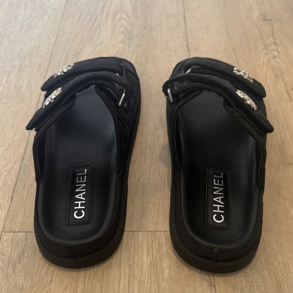 Quilted Grained CC Slide Sandals - Picture 3 of 4